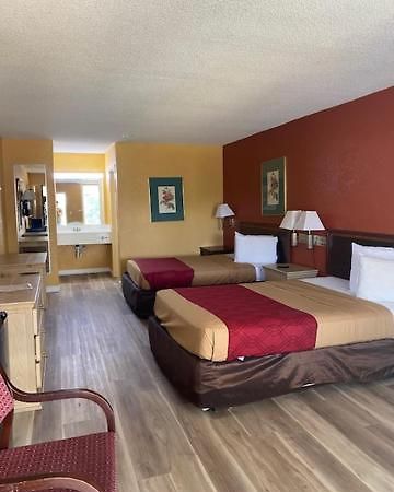 Orangeburg Inn & Suites Exterior foto