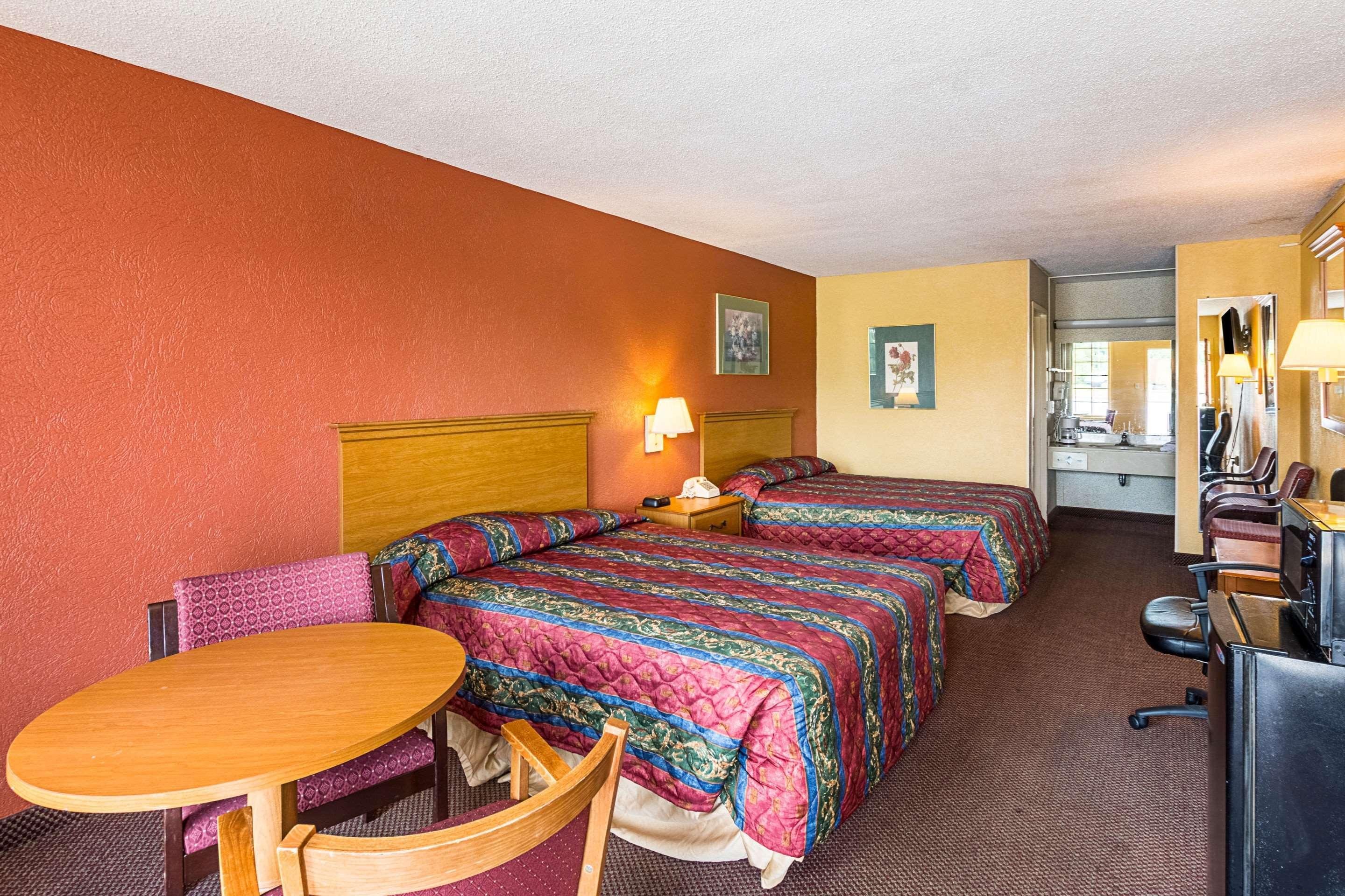 Orangeburg Inn & Suites Exterior foto