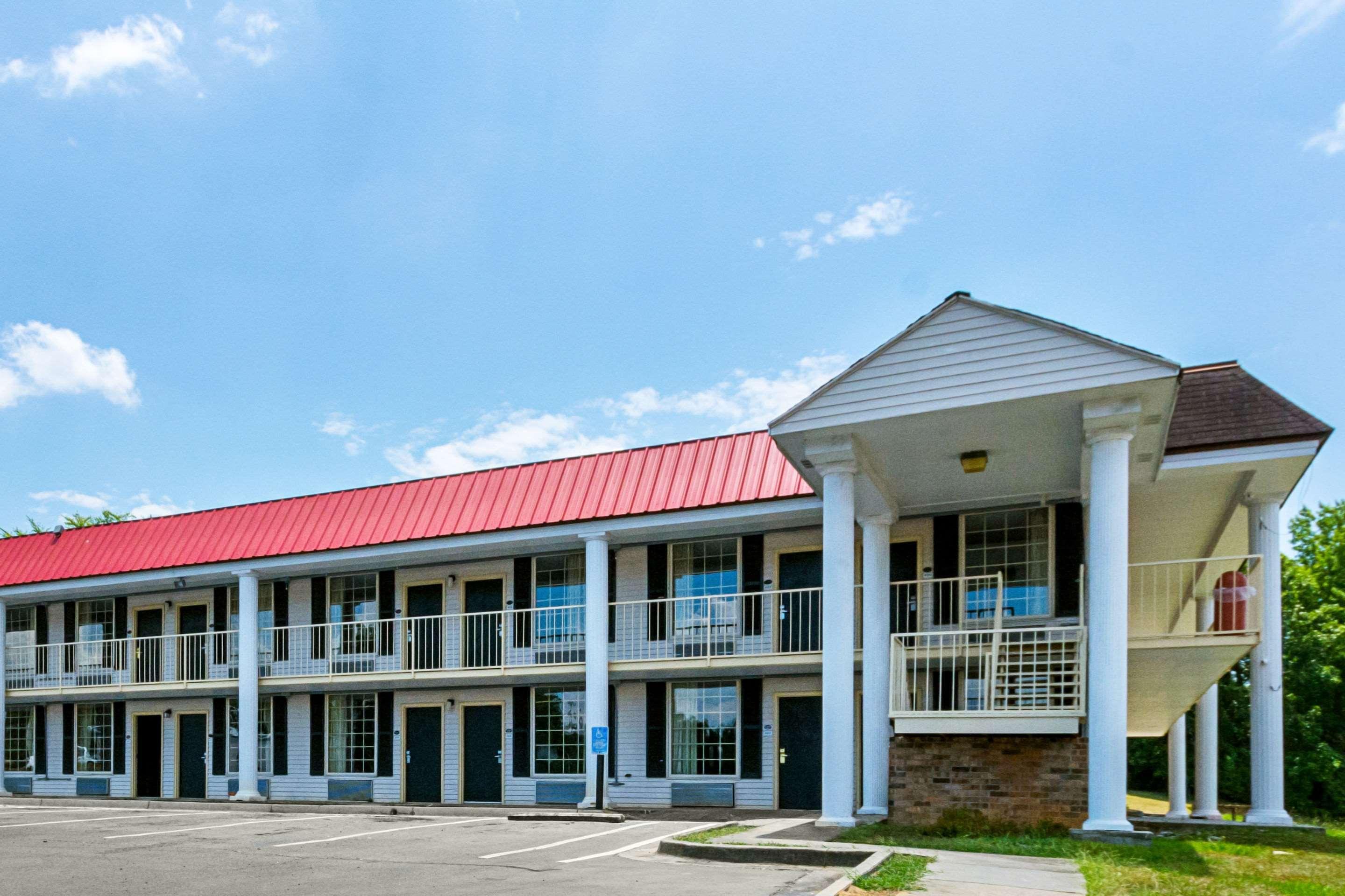 Orangeburg Inn & Suites Exterior foto