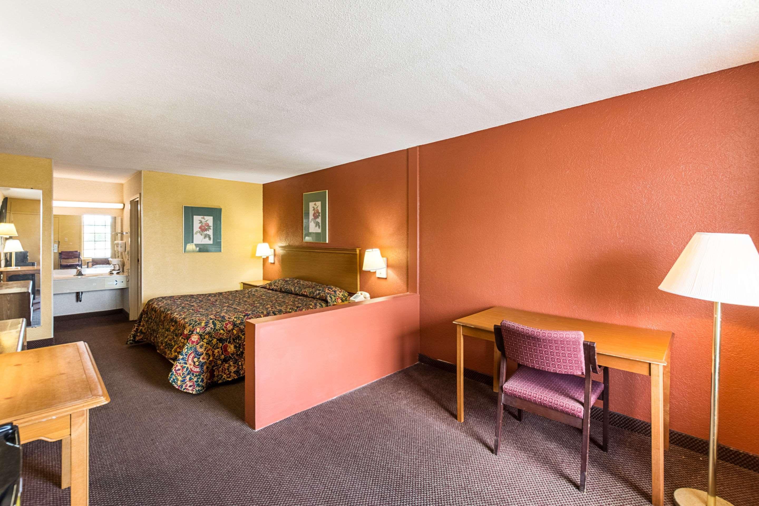 Orangeburg Inn & Suites Exterior foto